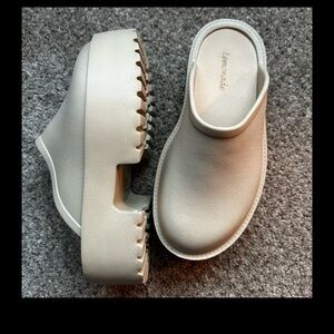 Platform clogs Size 7